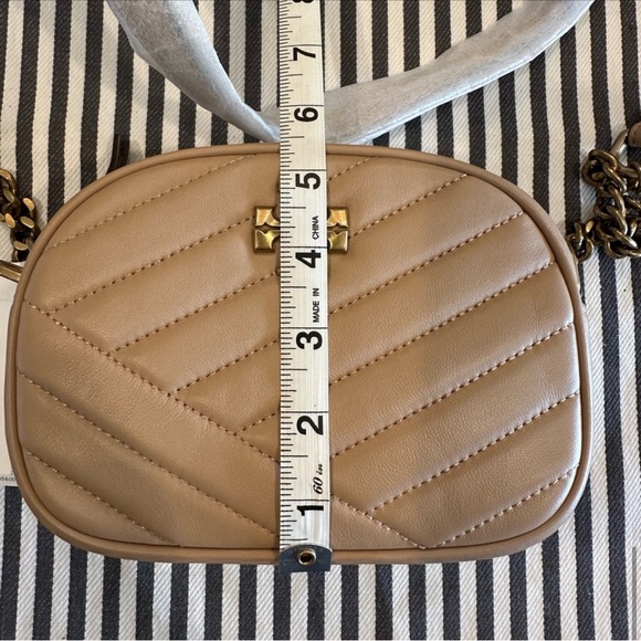 Tory Burch Kira Chevron camera bag Devon sand color gold tone hardware NWT - Picture 6 of 16